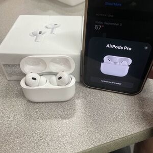 Apple AirPods Pro - Sleek White